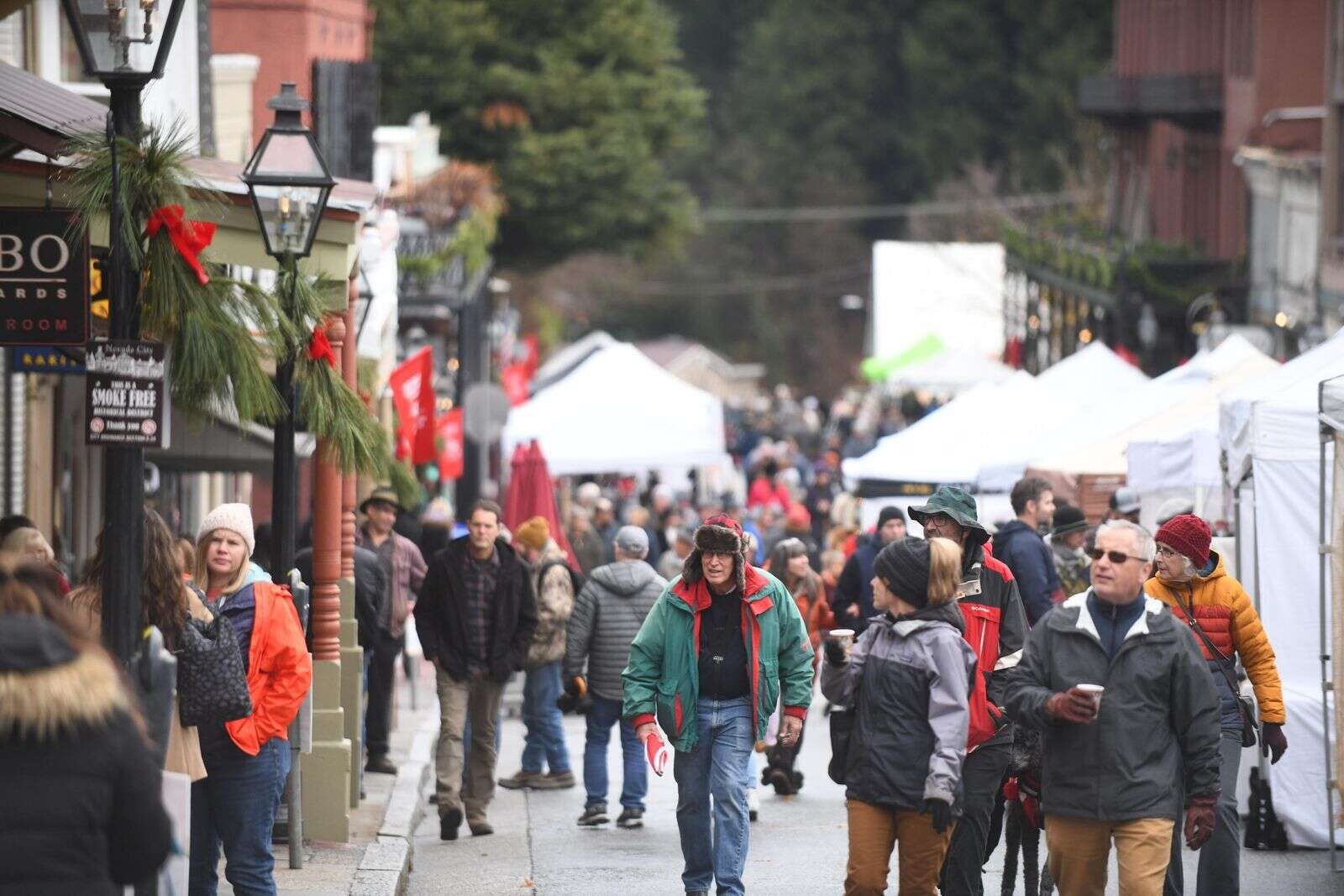Come rain or shine: Victorian Christmas continues holiday street faire tradition